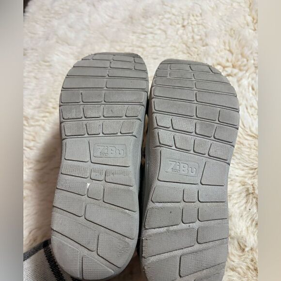 Zibu Paliza Slipon Sneakers in Gray and Tan size 11 - Picture 8 of 10